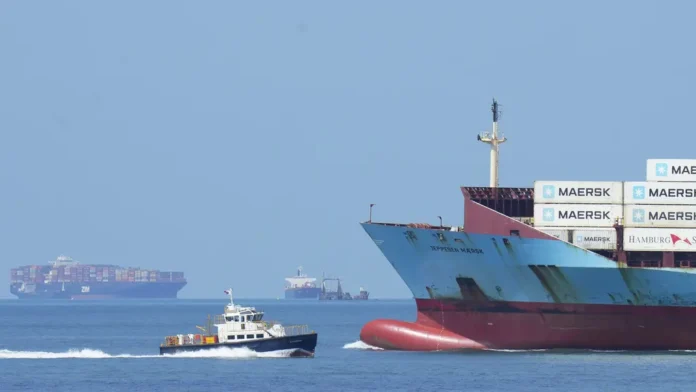 051775600_1691104221-Terusan_Panama_akan_mengurangi_transit_kapal_harian_akibat_kekeringan-AP__3_
