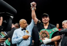Martinez Pertahankan Sabuk WBC Dengan TKO Planic