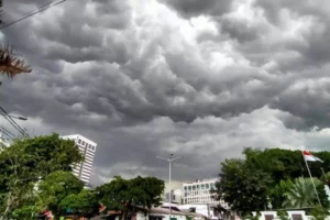 Siklon 94 W, Waspada Cuaca Ekstrem dan Gelombang Tinggi di Wilayah RI