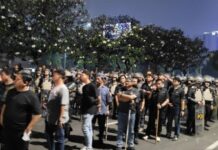Aksi Massa Mulai Membubarkan Diri Dari Gedung DPR/MPR RI