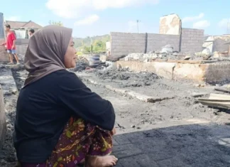 120 Rumah di Kampung Adat Sade Lombok Tengah Terbakar
