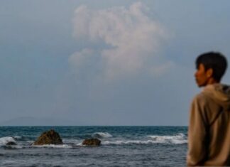 Abu Vulkanik Yang Mengenai Mata Harus Dibilas Dengan Air Bersih