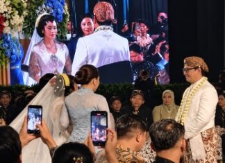 Andre Taulany Resmi Nikahi Amanda Rigby Dengan Bernuansa Jawa