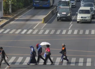 Hindari Aktivitas di Luar Ruangan Saat Cuaca Panas Menyengat